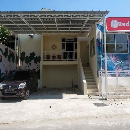Reddoorz Syariah Near Universitas Mercu Buana Kampus 2 Yogyakarta Kejayan Extérieur photo